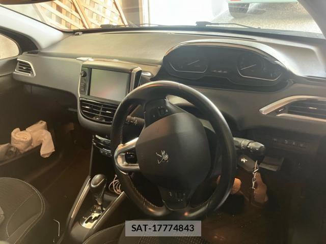 Peugeot 208 2017-06 6911078-22
