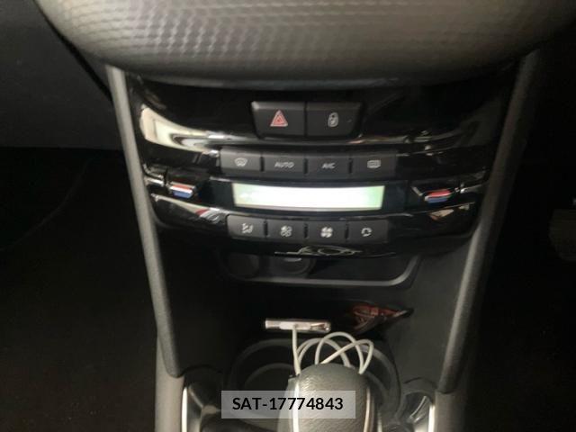 Peugeot 208 2017-06 6911078-25