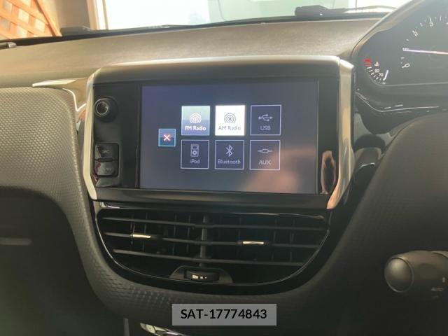 Peugeot 208 2017-06 6911078-27