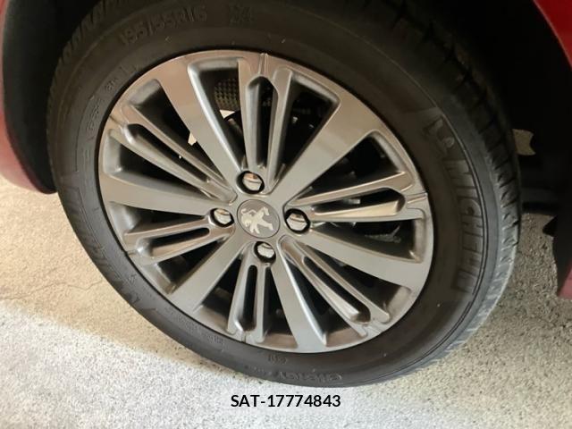 Peugeot 208 2017-06 6911078-8