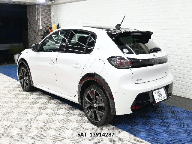 Peugeot 208 2021-05 6911079-13