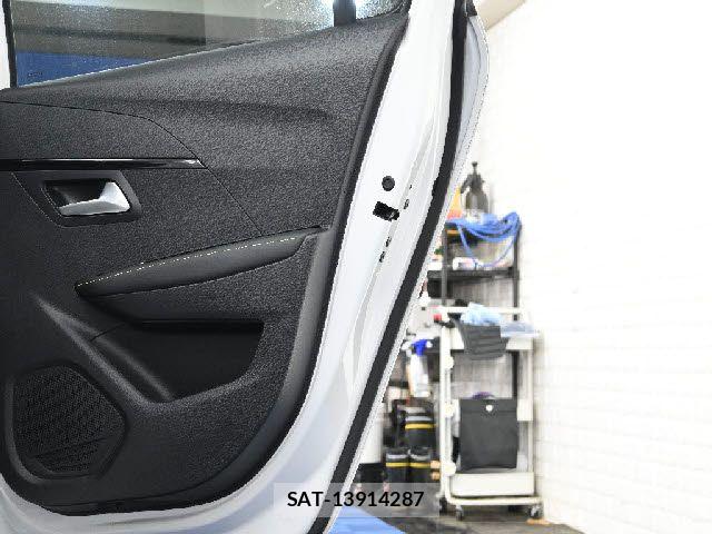 Peugeot 208 2021-05 6911079-24