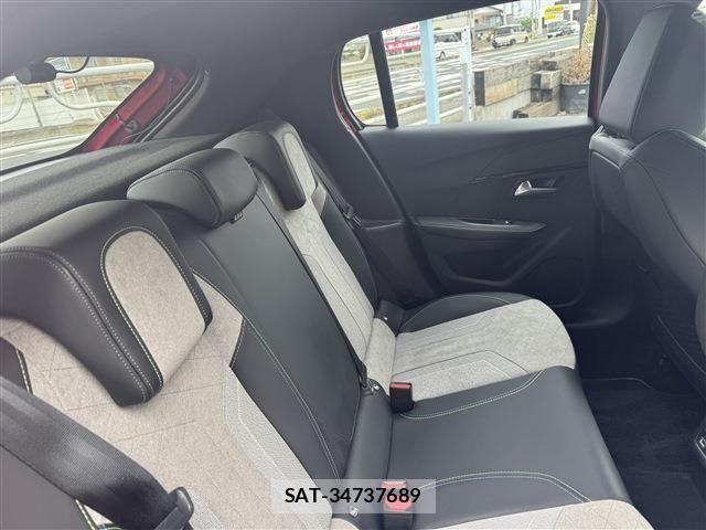 Peugeot 208 2021-03 7198708-9
