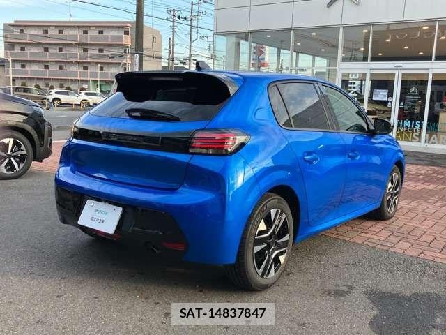 Peugeot 208 2025-03 7223453-4