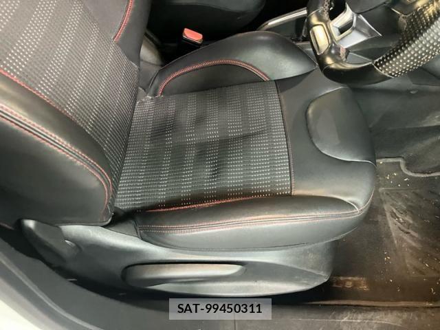 Peugeot 208 2019-06 7251896-12
