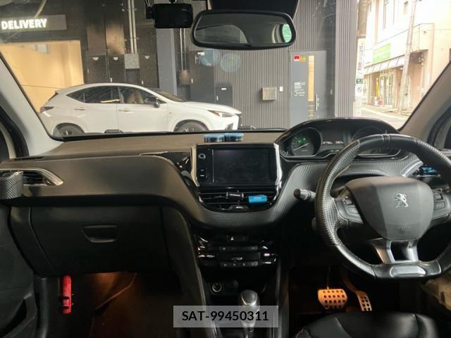 Peugeot 208 2019-06 7251896-25