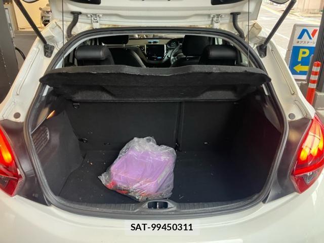 Peugeot 208 2019-06 7251896-7