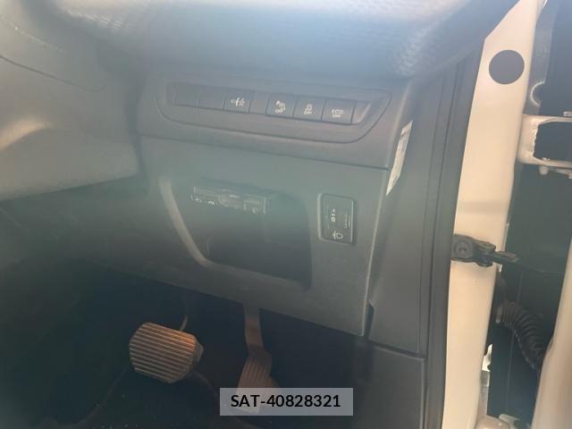 Peugeot 208 2017-04 7329283-11