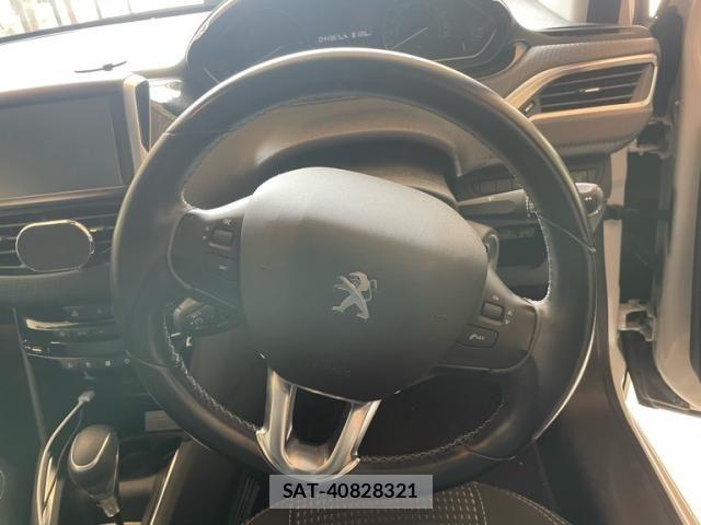 Peugeot 208 2017-04 7329283-12