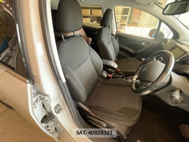 Peugeot 208 2017-04 7329283-13