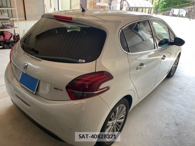Peugeot 208 2017-04 7329283-6