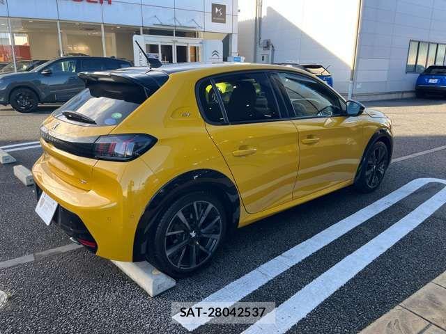 Peugeot 208 2022-07 7329281-10