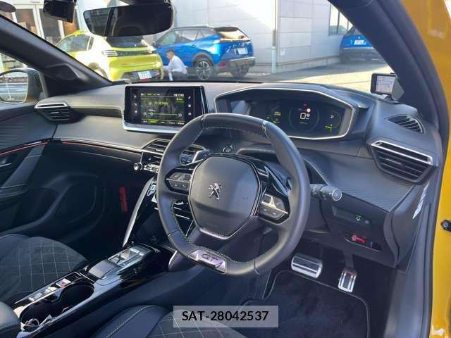 Peugeot 208 2022-07 7329281-12