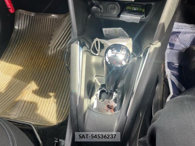 Peugeot 208 2015-03 7329285-21
