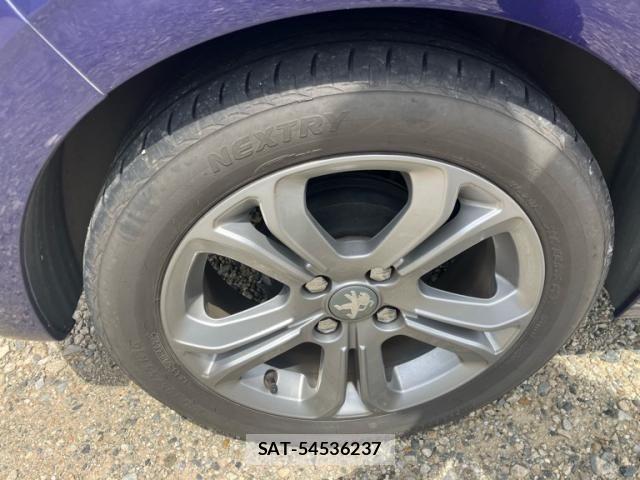 Peugeot 208 2015-03 7329285-7