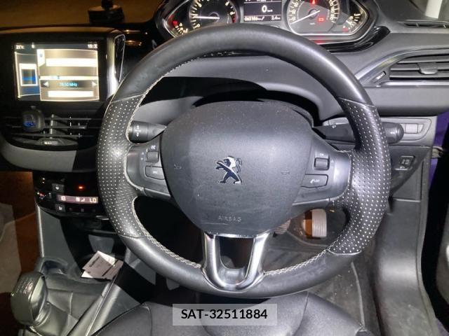 Peugeot 208 2013-11 7359278-8