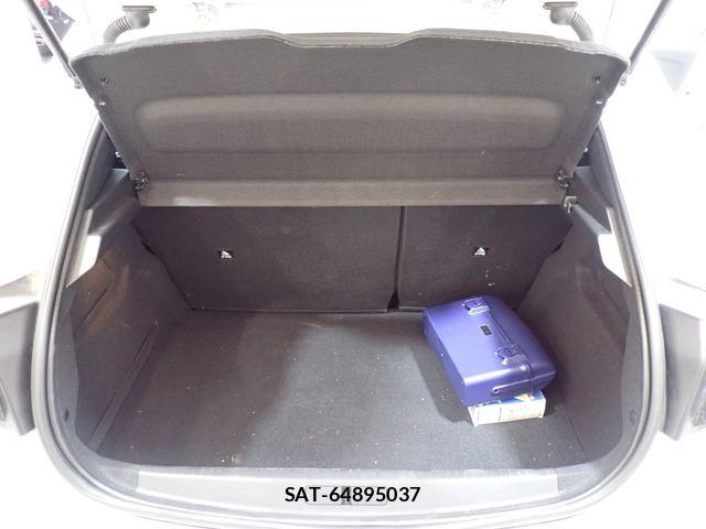 Peugeot 208 2023-06 7359277-25