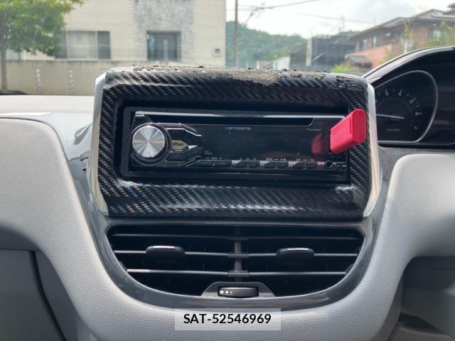 Peugeot 208 2013-09 7456727-25