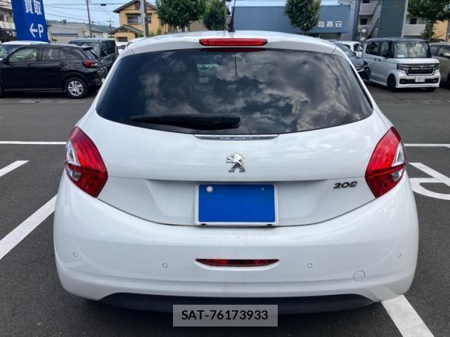 Peugeot 208 2013-10 7502202-2