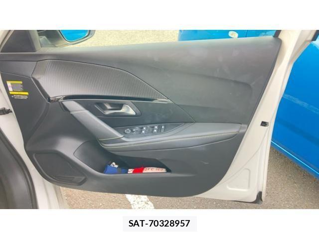 Peugeot 208 2021-11 7619151-14