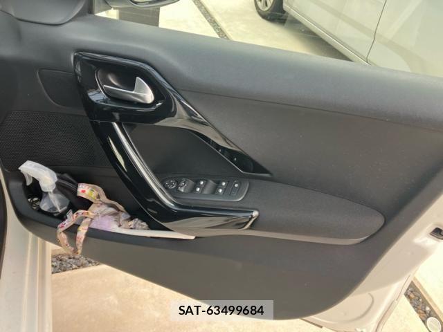 Peugeot 208 2016-12 7727109-13