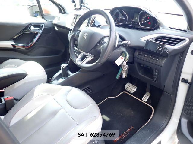 Peugeot 208 2014-07 7727111-1
