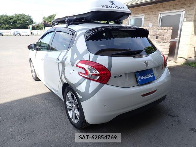 Peugeot 208 2014-07 7727111-2