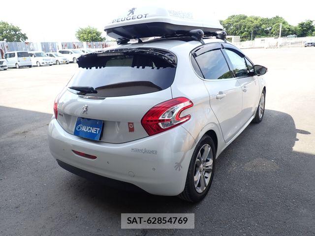 Peugeot 208 2014-07 7727111-6