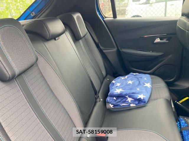 Peugeot 208 2021-06 7878739-11