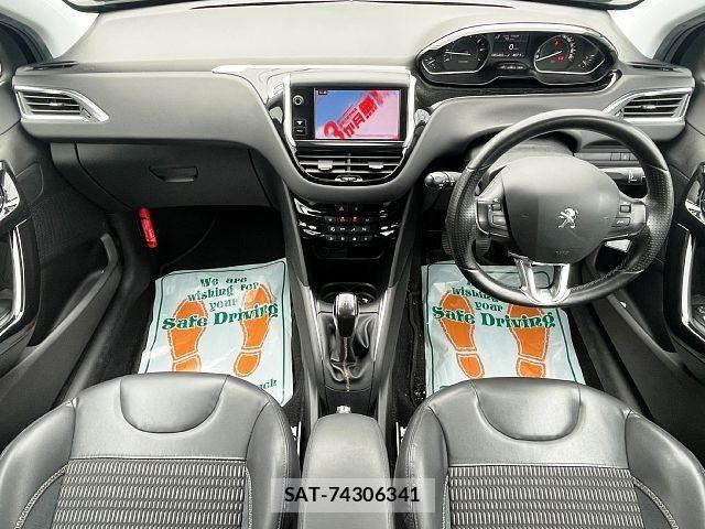 Peugeot 208 2012-11 7903218-1