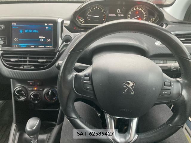 Peugeot 208 2017-07 8037571-15