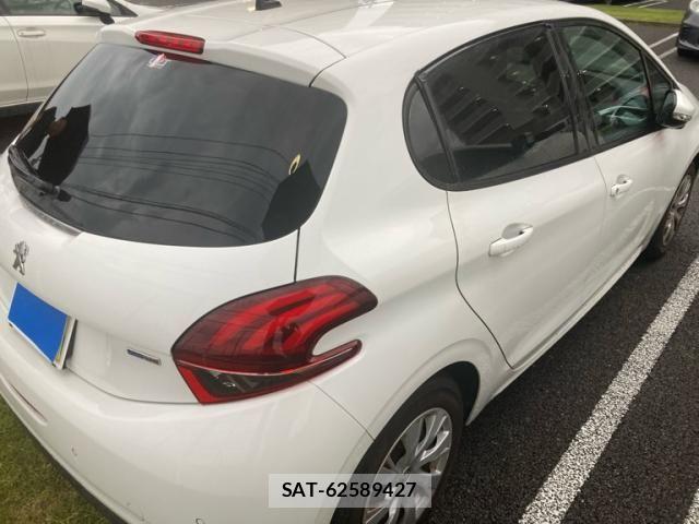 Peugeot 208 2017-07 8037571-3