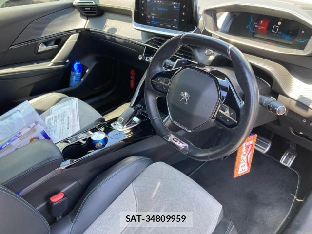 Peugeot 208 2020-10 8037568-7