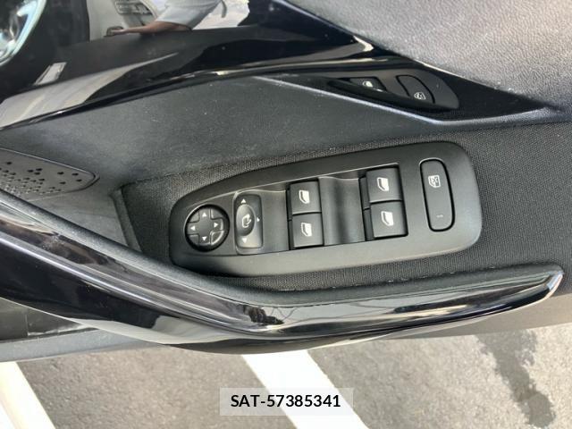 Peugeot 208 2019-03 8037573-8