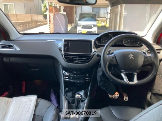 Peugeot 208 2014-07 8075105-9