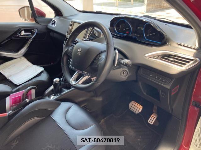 Peugeot 208 2014-07 8075105-12