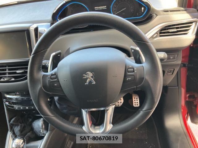 Peugeot 208 2014-07 8075105-15