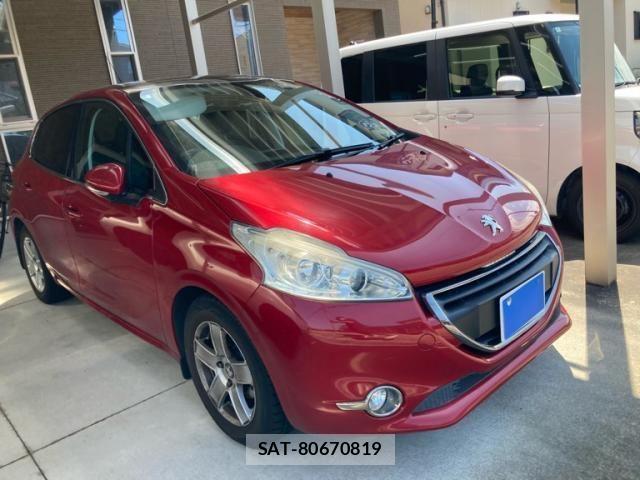Peugeot 208 2014-07 8075105-1