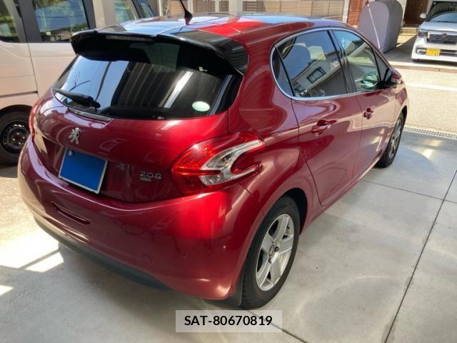Peugeot 208 2014-07 8075105-2