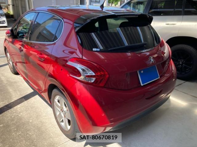 Peugeot 208 2014-07 8075105-3