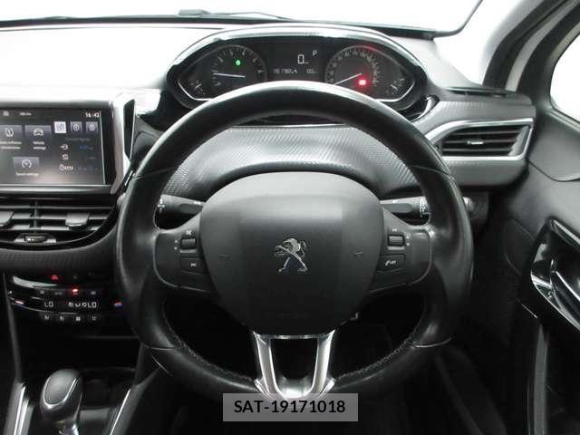 Peugeot 208 2016-12 8146408-12