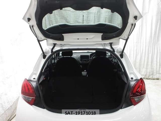 Peugeot 208 2016-12 8146408-23
