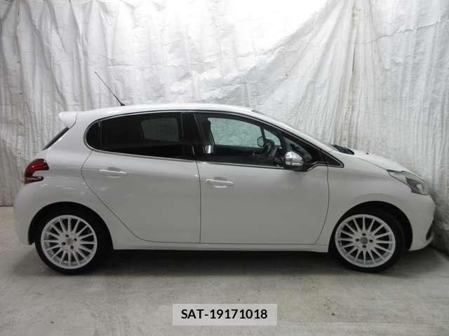 Peugeot 208 2016-12 8146408-7