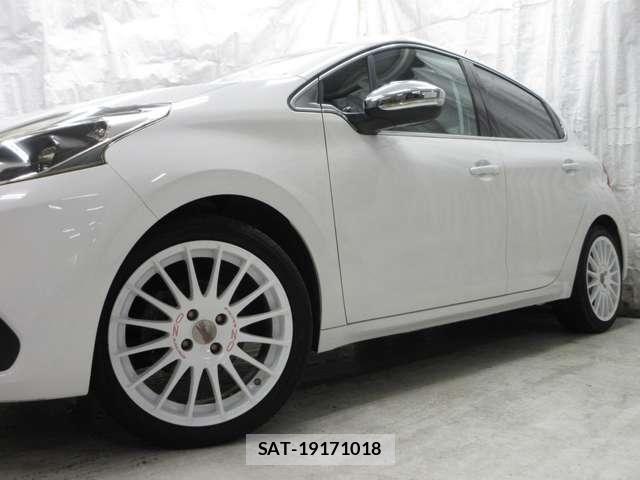 Peugeot 208 2016-12 8146408-8