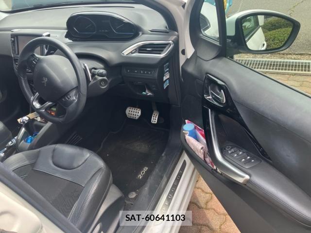 Peugeot 208 2015-07 8146411-12