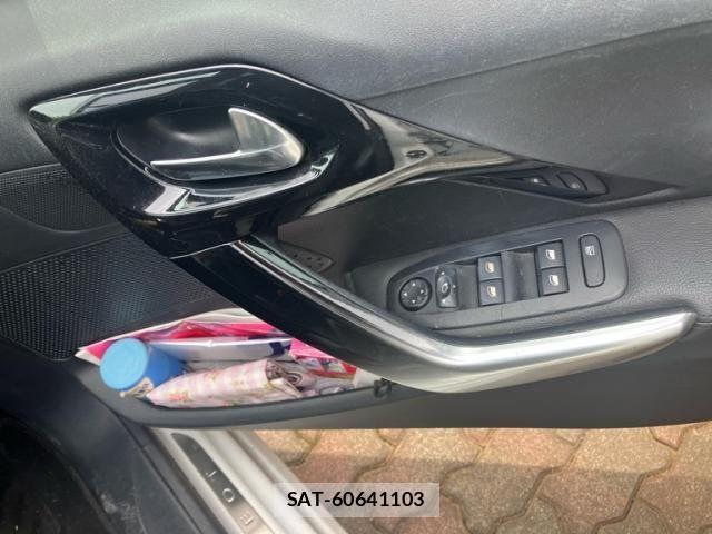 Peugeot 208 2015-07 8146411-13