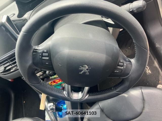 Peugeot 208 2015-07 8146411-14