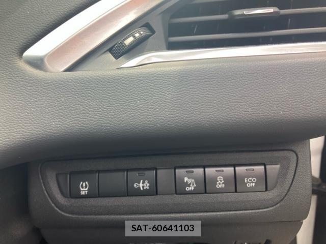Peugeot 208 2015-07 8146411-15