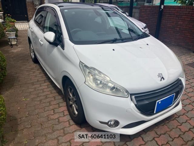 Peugeot 208 2015-07 8146411-1