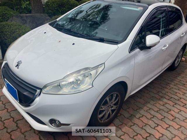 Peugeot 208 2015-07 8146411-2